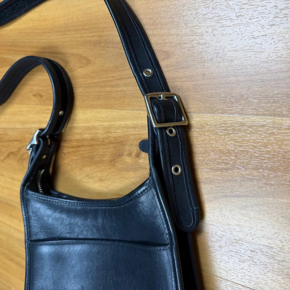 Vintage Coach Ergo Zip Black Leather Crossbody Bag 9997 Made‎ in USA